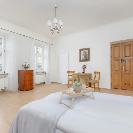 Picturesque By Renters Apartament