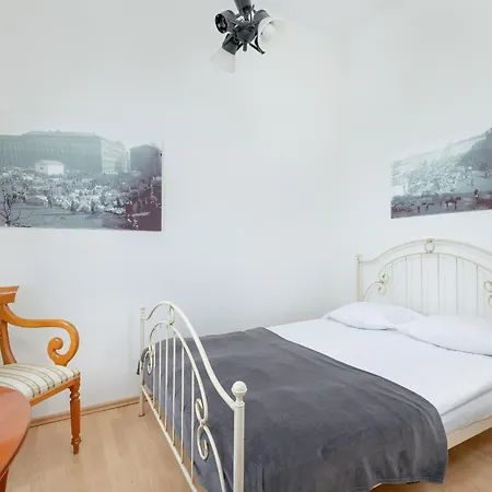 Picturesque By Renters Apartament *