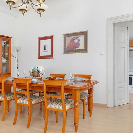 Picturesque By Renters Apartamento Cracóvia